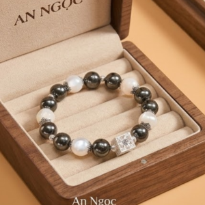 Alternative view of Vòng Moonstone phối Hematite